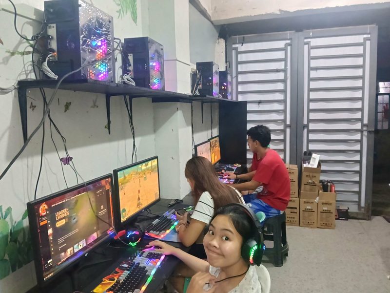 First games on a freshly installed café
